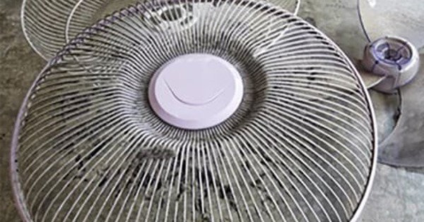 Vì sao quạt điện rất nhanh bám bụi?