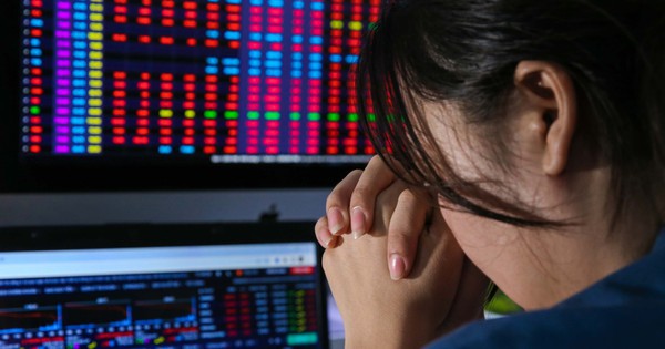 Chứng khoán tăng mạnh, Việt Nam-Index nhẹ nhàng vượt 1.300 điểm, sao nhiều nhà đầu tư vẫn "xa bờ"?