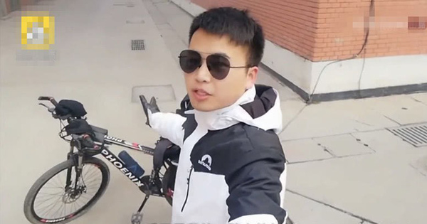 Thông báo họp lớp nhưng không ai rep, "lớp trưởng của năm" đích thân đạp xe 1500km, đến thăm nhà từng thành viên trong lớp