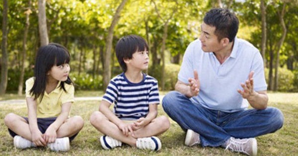 Câu trả lời của DeepSeek về vấn đề: "Thế nào là giáo dục tốt" khiến bà mẹ trẻ phải thốt lên: "AI làm cha mẹ còn GIỎI hơn tôi!"
