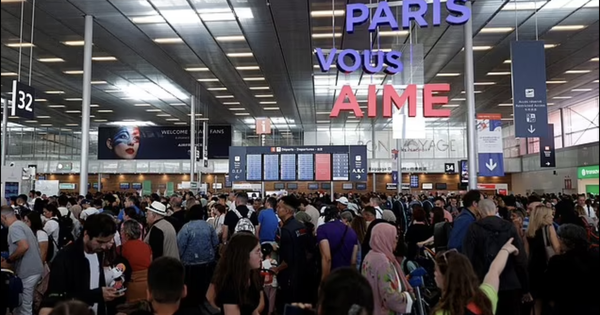 Một trong những sân bay "nóng" nhất châu Âu rơi vào hỗn loạn, hơn 100 chuyến bay bị huỷ do tháp kiểm soát “sập nguồn”