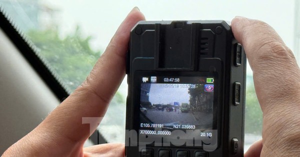 CSGT Hà Nội dùng camera chuyên dụng ghi hình xử lý loạt xe khách vi phạm