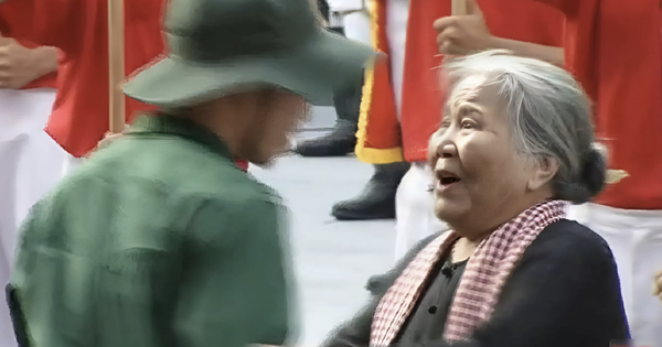 Cuộc sống của nữ NSƯT lấy nước mắt triệu người ở lễ diễu binh 30/4, nhạc nổi lên là khóc