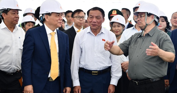 Ông Phạm Nhật Vượng tháp tùng Thủ tướng thăm TT triển lãm quốc gia: Mãn nhãn siêu dự án Top 10 thế giới