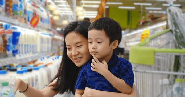 "Mẹ ơi, con ăn một quả nho nhé?": Người mẹ trả lời, tự cho mình thông minh, không ngờ ảnh hưởng cả đời con