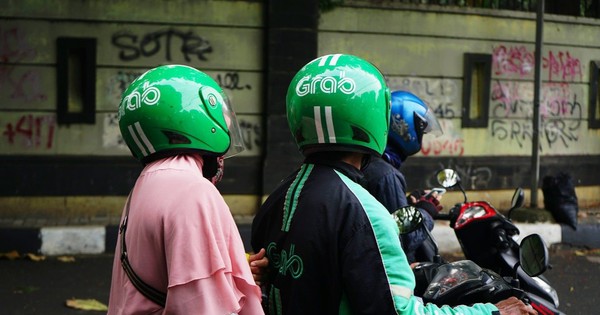 Chuyện gì đây: Hàng trăm tài xế Grab tại một qu...