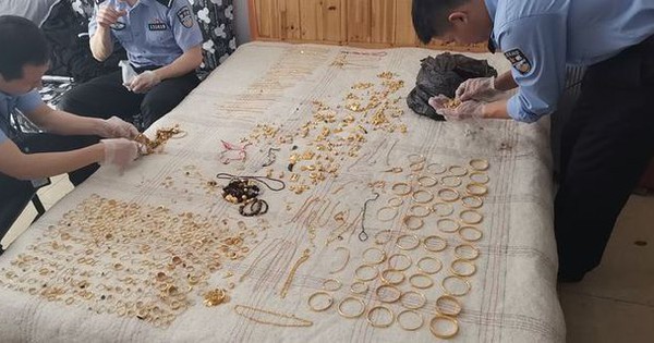 Phát hiện gần 5kg vàng trị giá 5,7 tỷ đồng bên trong bức tường một căn nhà thuê