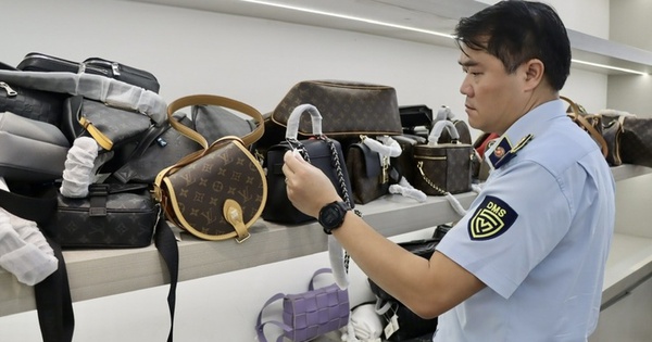 Tạm giữ gần 2.000 sản phẩm giả hàng hiệu Chanel, LV, Gucci
