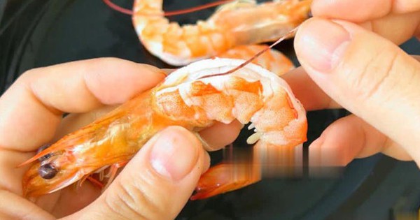 Có cần bỏ chỉ tôm trước khi ăn không? Lão ngư dân tiết lộ câu trả lời, tôi như được "khai sáng"