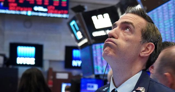 Khối ngoại "quay xe" bán ròng hàng trăm tỷ đồng phiên cuối tuần, cổ phiếu nào bị xả mạnh nhất?