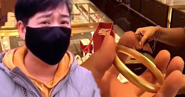 Người phụ nữ chi 61 triệu đồng mua vòng vàng, 2 năm sau đem bán thì phát hiện hàng giả, cửa hàng thách thức: "Chị thích kiện thì cứ kiện"