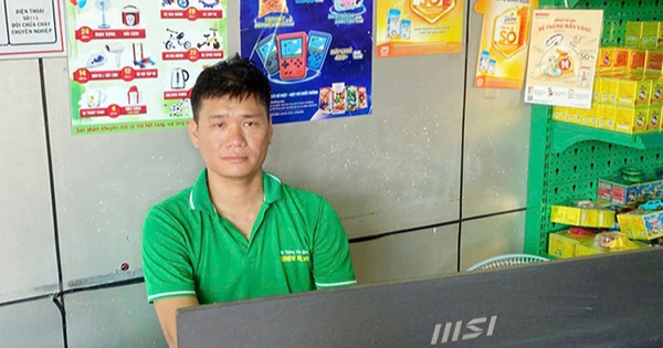 Người phụ nữ 60 tuổi rút tiền tại ATM rồi ra cửa hàng nhờ chuyển khoản 7,8 triệu: Chủ tiệm bất ngờ yêu cầu cho xem tin nhắn rồi gọi điện báo công an
