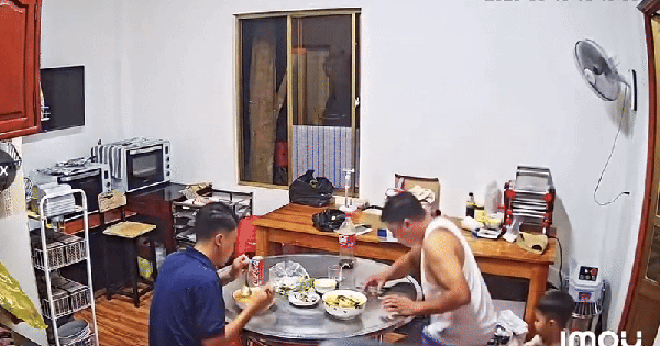 Đến hẹn lại lên, dân tình lại được dịp giải trí với những pha tấu hài cực mạnh khi "nghỉ hưu gặp nghỉ hè"