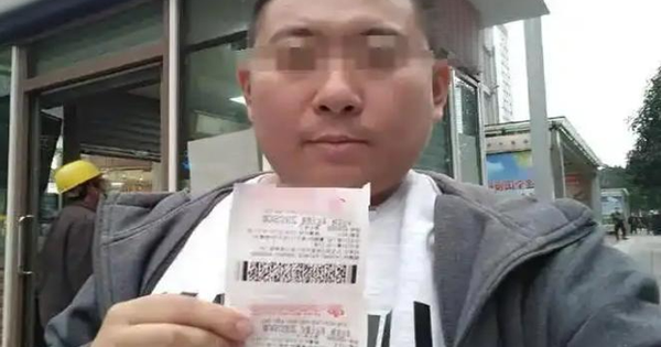 Người đàn ông trúng xổ số 360 triệu đồng trong 2 năm nhưng may mắn không phải do trời ban, chuyện nội bộ xổ số bị phanh vui