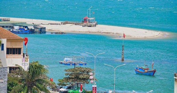Bức ảnh nước biển "xanh như ngọc" khiến nhiều du khách trầm trồ: Không phải ở Nha Trang hay Phú Quốc