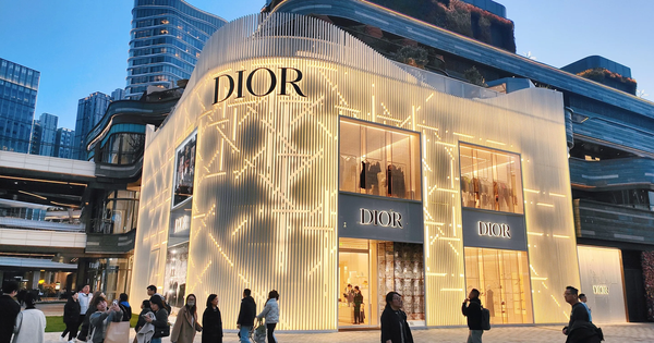 Lùm xùm xưởng sản xuất cho Dior điều kiện tệ, nhân công rẻ mạt đã có kết quả: Dior mất gì?
