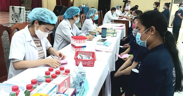 Nhân viên y tế sắp được hưởng phụ cấp ưu đãi nghề đến 70%?