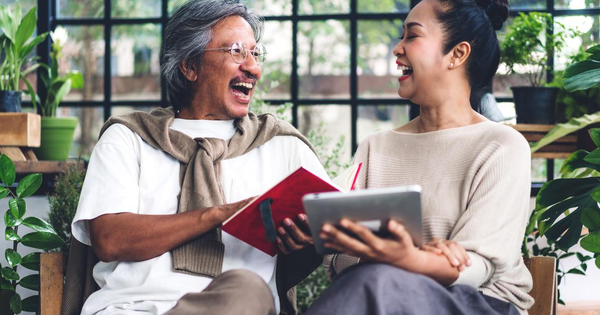 Đến tuổi trung niên mới bắt đầu lo tiền: Vì sao chúng ta thường "tỉnh ngộ tài chính" quá muộn?