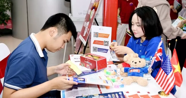 Vì sao phải đăng ký vào ĐH Kinh tế Quốc dân khi chưa có điểm thi tốt nghiệp THPT?