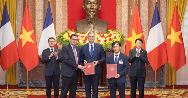 Thúc đẩy hợp tác với Pháp trong lĩnh vực công nghệ vũ trụ và hàng không