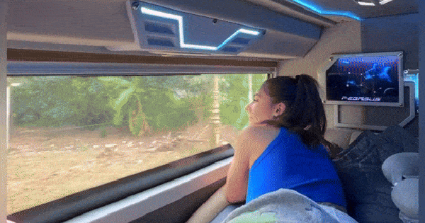 Khách Tây đi xe giường nằm 7 tiếng nhận xét: "Tuyệt hơn đi máy bay, không thể tưởng tượng được giá vé"