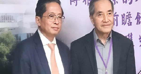 Khung hình đắt giá: Chủ tịch Tập đoàn vừa làm nhà máy chip bán dẫn của Việt Nam cạnh huyền thoại TSMC