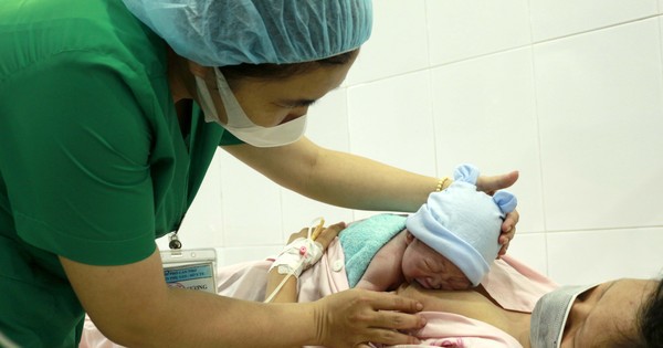 Đề xuất kéo dài nghỉ thai sản khi sinh con thứ hai, vi phạm luật Dân số có thể bị phạt đến 100 triệu đồng