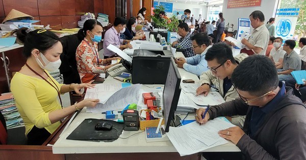 Chỉ đạo mới của Chủ tịch UBND TPHCM về chế độ cho cán bộ, công chức khi sắp xếp bộ máy