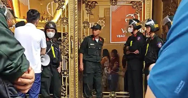 VIDEO: Nhà trùm giang hồ xứ Thanh - Tuấn "thần đèn" bị công an khám xét