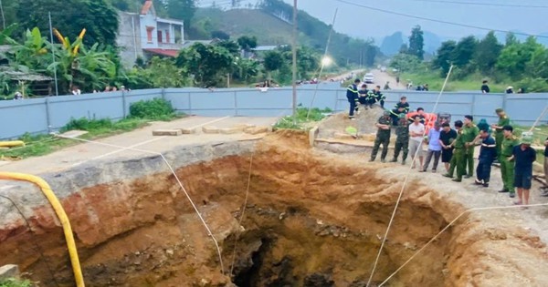 VIDEO: Hình ảnh cuối cùng của người đi xe máy trước khi lao xuống “hố tử thần” mất tích