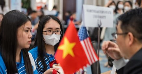Mỹ dừng cấp mới visa du học, nhiều học sinh Việt 'như chim vỡ tổ'