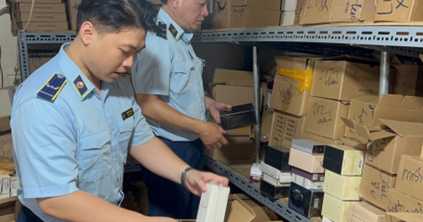 Kho nước hoa nghi giả thương hiệu nổi tiếng giữa phố cổ Hà Nội
