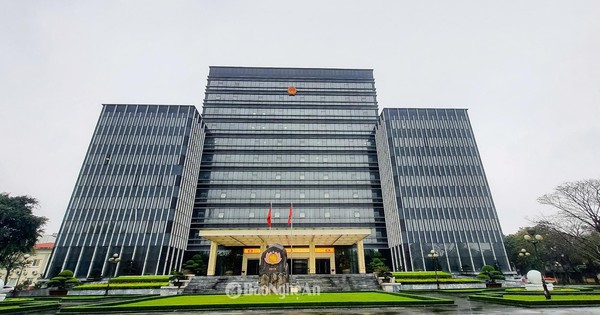 Không xem xét cho người có năng lực nổi trội nghỉ hưu trước tuổi; nếu vẫn xin thôi việc thì không được hưởng chế độ theo Nghị định 178/2024, 67/2025