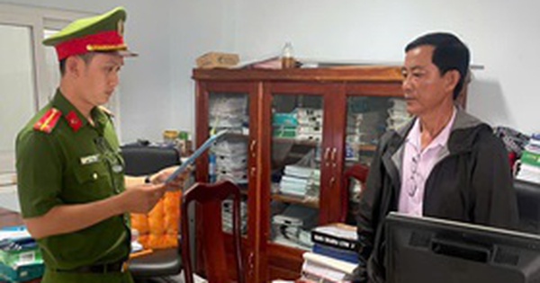 Khởi tố 2 nguyên cán bộ thuế và kế toán trưởng bưu điện huyện