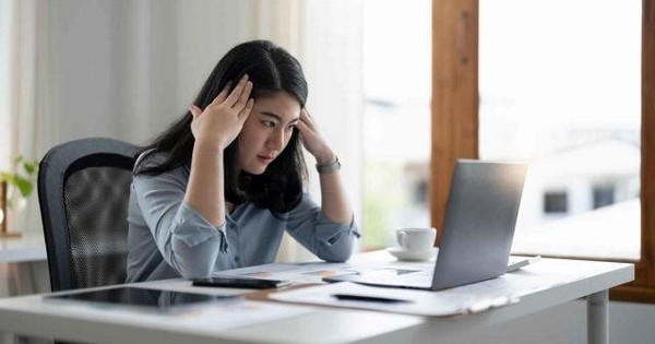 Số lượng công việc không cần kinh nghiệm giảm, 50% Gen Z coi đại học là ‘lãng phí tiền bạc’, lo ngại về tương lai