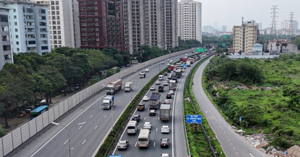 Người dân quay lại Hà Nội sớm, cao tốc Pháp Vân - Cầu Giẽ ùn ứ hơn 5km