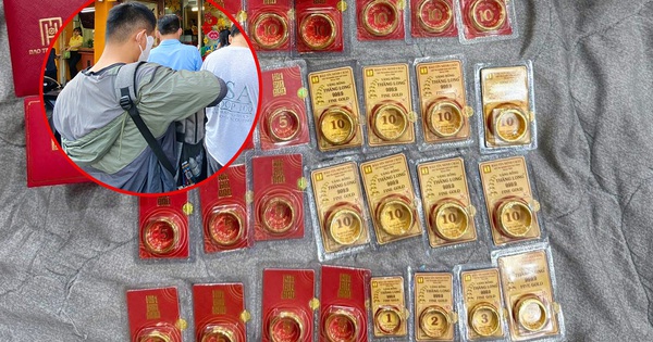 Thiếu tiền mua ô tô, người đàn ông ở Hà Nội “tất tay” 50 chỉ vàng, 2 tháng sau nhận cái kết không ngờ