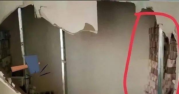 Sửa nhà, người đàn ông sốc nặng khi phát hiện 277 tỷ đồng tiền mặt