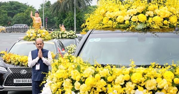Cung tiễn xá lợi Đức Phật tại sân bay Nội Bài