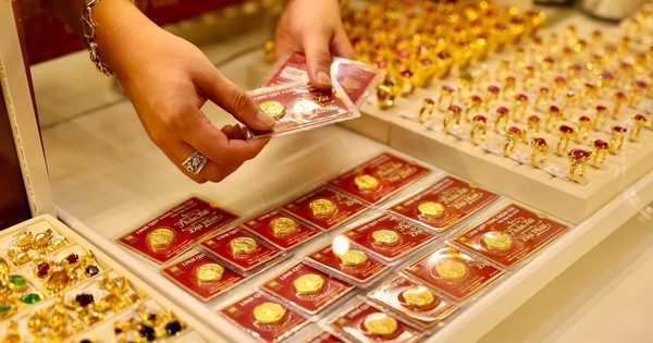 5 năm trước bán 10 cây vàng cho họ hàng vay 500 triệu, mỗi tháng nhận 4-5 triệu “lãi cảm ơn”: Giờ nên nhận lại tiền hay đòi đủ vàng?