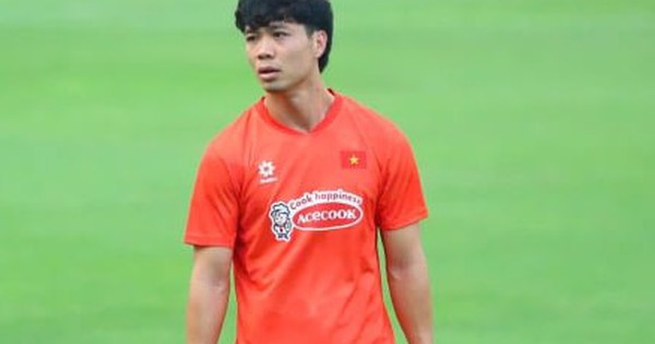 Vừa trở lại tuyển Việt Nam, Công Phượng chấn thương ngay buổi tập đầu tiên