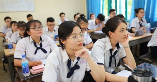 Đề nghị sớm thực hiện miễn học phí, hỗ trợ bữa ăn trưa cho học sinh