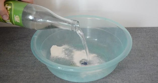 Trộn giấm trắng với xà phòng, tôi cho rằng người nghĩ ra công thức này có IQ "đỉnh nóc"