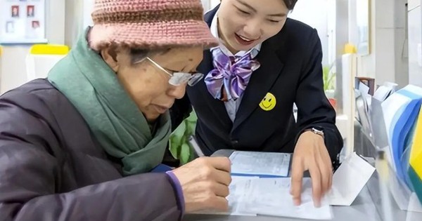Đem hơn 1 tỷ đồng gửi tiết kiệm, 3 năm sau đi rút, ông lão rơi vào tình cảnh tiến thoái lưỡng nan
