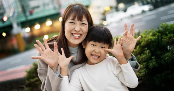 Đừng để tình yêu biến thành gánh nặng: 3 sai lầm của cha mẹ khiến con cái kiệt quệ, tương lai không ngóc đầu lên được