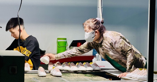 Công nhân băn khoăn 1 năm không được nghỉ phép 2 ngày liên tục