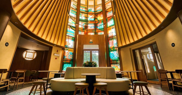 Cửa hàng Starbucks siêu đặc biệt tại Hà Nội: Trần nhà mô phỏng nón lá, đường cong Hồ Gươm uyển chuyển