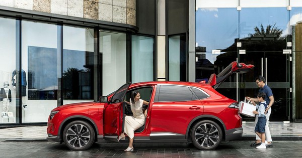 Sạc miễn phí, vận hành mạnh, VF 8 thành SUV gia đình hot hè này