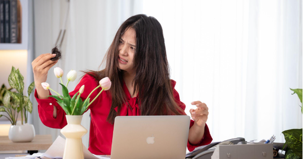 Tóc Bạc Sớm, Rụng Nhiều: Lời Báo Hiệu Sức Khỏe Bạn Cần Nghe Ngóng!