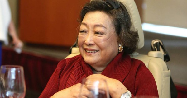 Năm 1977, 1 người phụ nữ tay trắng bị phụ bạc, 20 năm sau, bà khiến chồng cũ "tiếc nuối khôn nguôi": Thành công nhờ 1 quý nhân đặc biệt